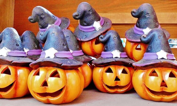 Pumpkins with spooky witch hats